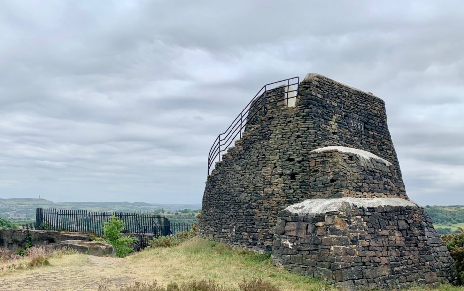 Longwood Tower, Huddersfield, West Yorkshire: A Stump and a Thump