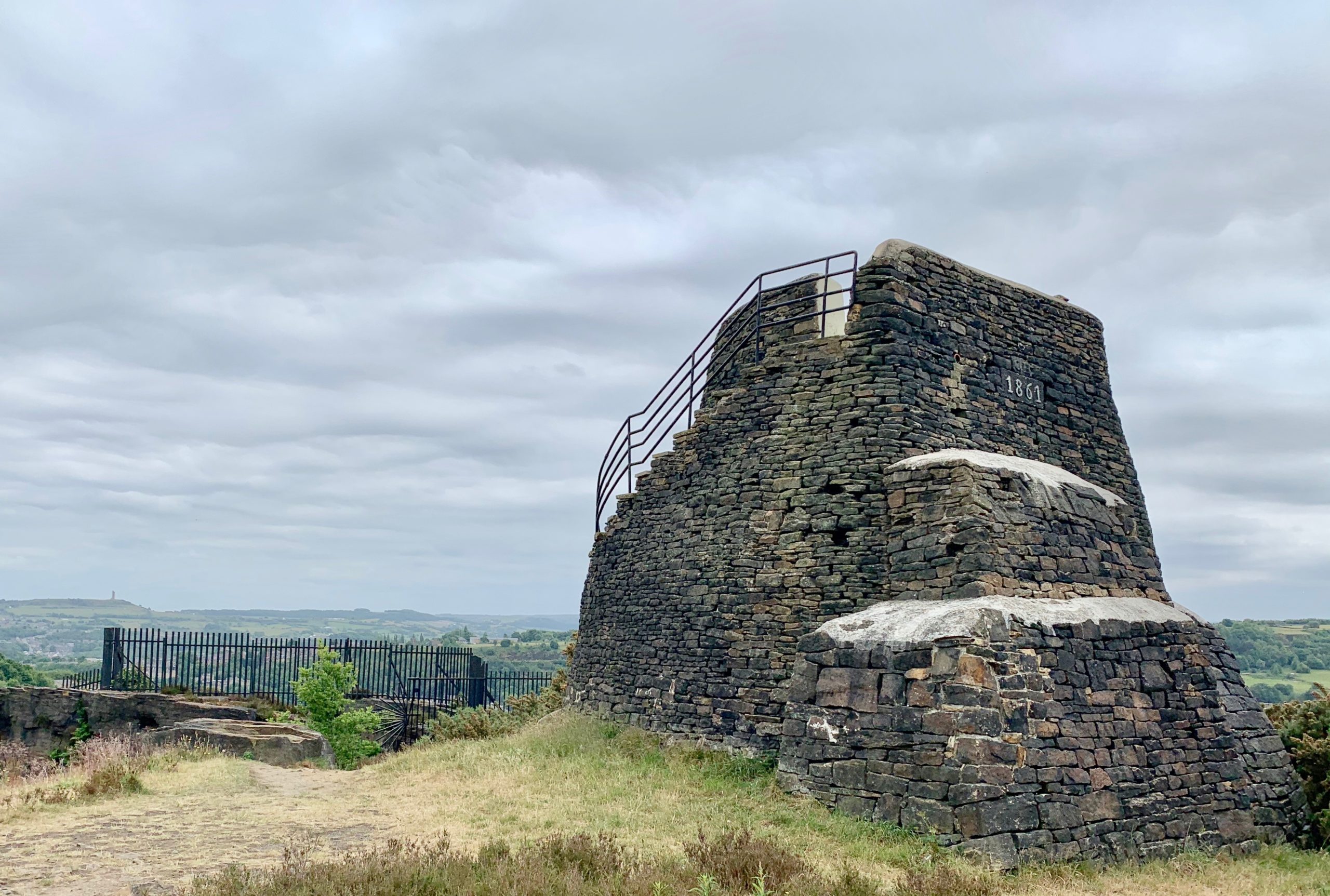 Longwood Tower, Huddersfield, West Yorkshire A Stump and a Thump The