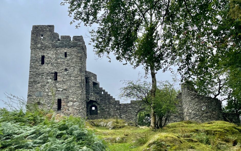 Brondanw Tower, Plas Brondanw, Garreg, Gwynedd.
